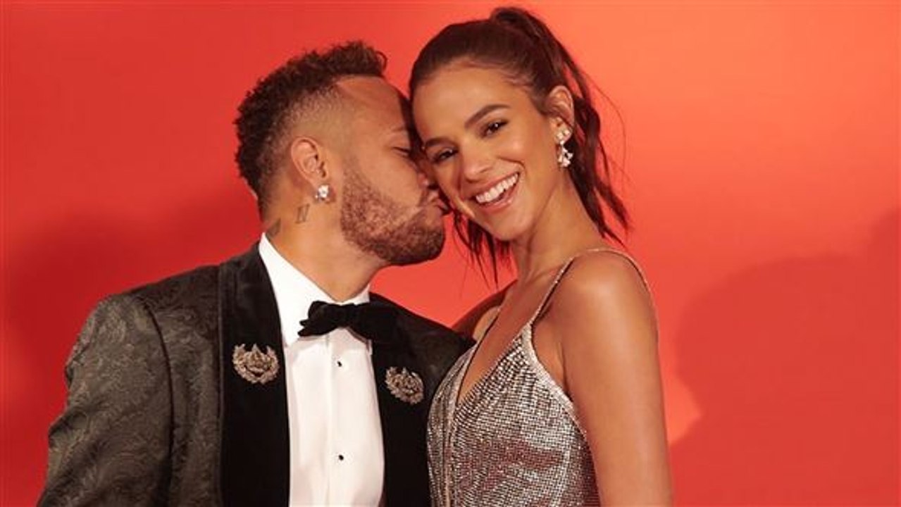 Jede frau will eine nase wie die von neymars freundin