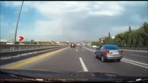 فيديو انقلاب عدة سيارات على ظهرها بسبب حادث مروع