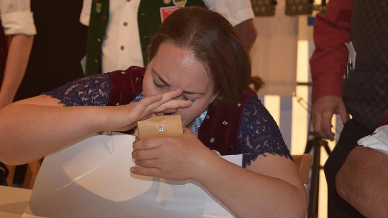 This is what a snuff competition looks like