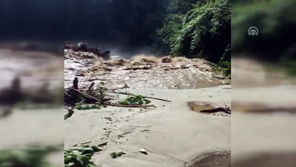 Çamlıhemşin'de 3 kişi heyalan altında kalmaktan son anda kurtuldu - RİZE