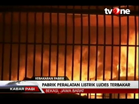 Pabrik Alat Listrik di Bekasi Ludes Dilalap Api