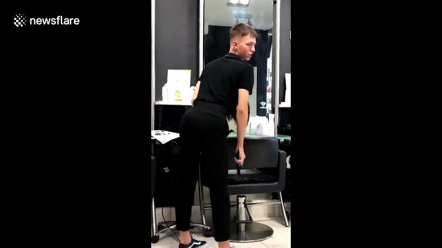 Danse d'un coiffeur : il craque son pantalon !! Grosse honte au salon...