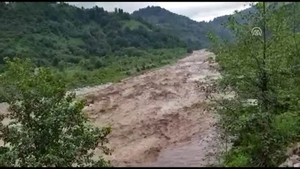 Çamlıhemşin'de 3 Kişi Heyalan Altında Kalmaktan Son Anda Kurtuldu (2)