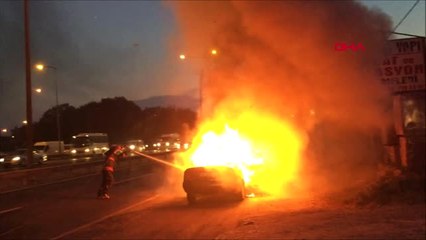 Silivri'de Bir Aile Yanan Araçtan Kıl Payı Kurtuldu