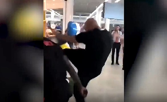 Enorme baston entre Kaaris et Booba (et leurs potes) à l'aéroport de Paris Orly