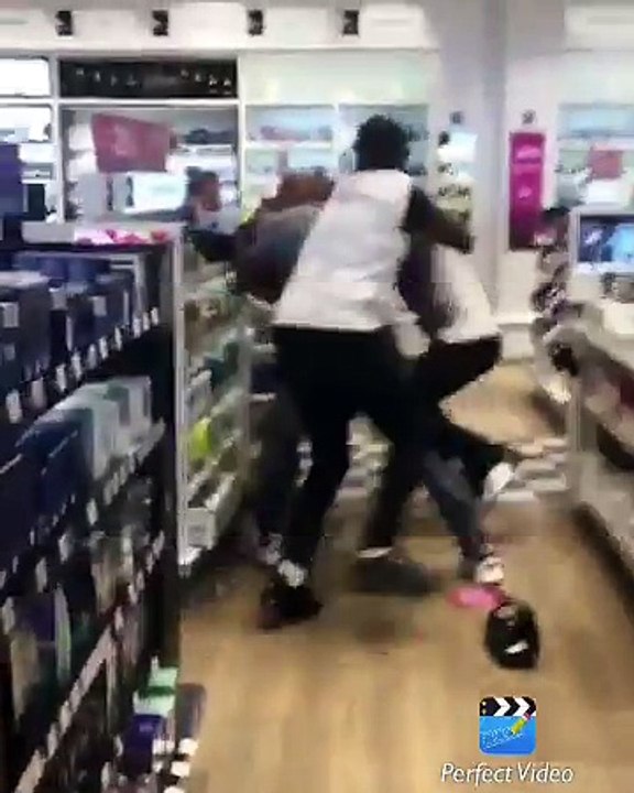 Booba qui prend la fuite.