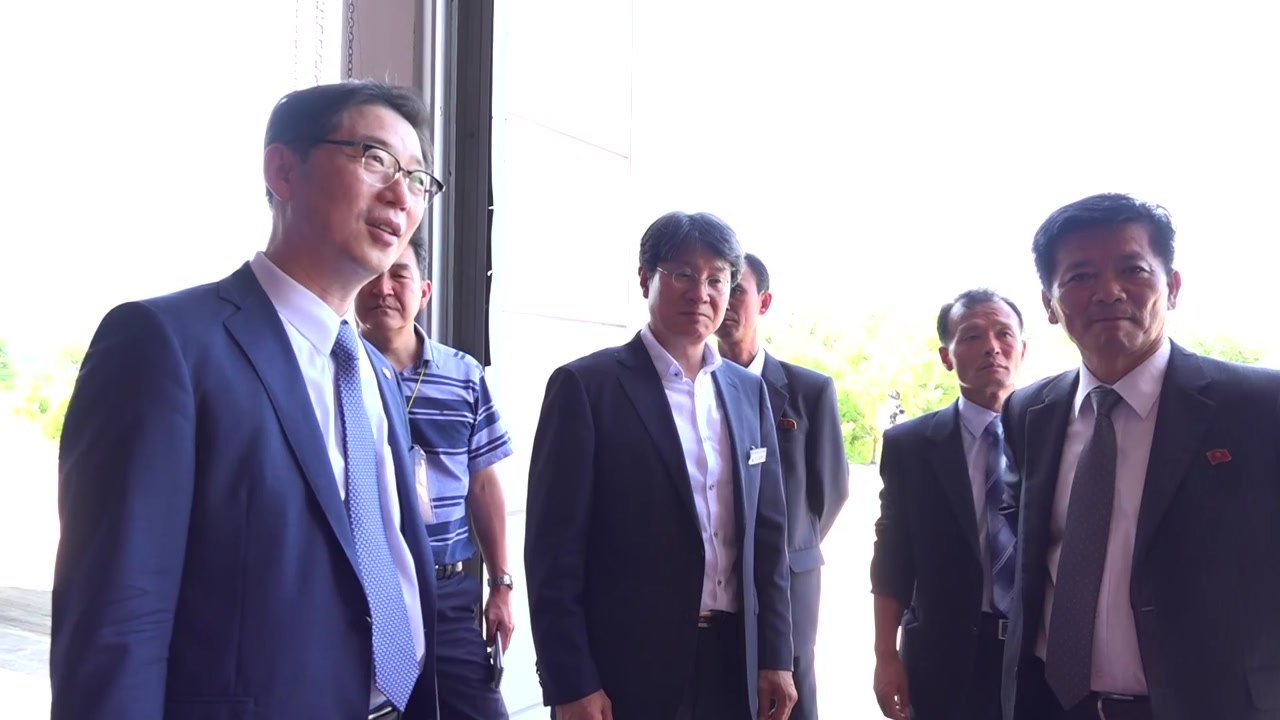 통일부 차관, 이산상봉 시설 점검 뒤 귀환 / YTN