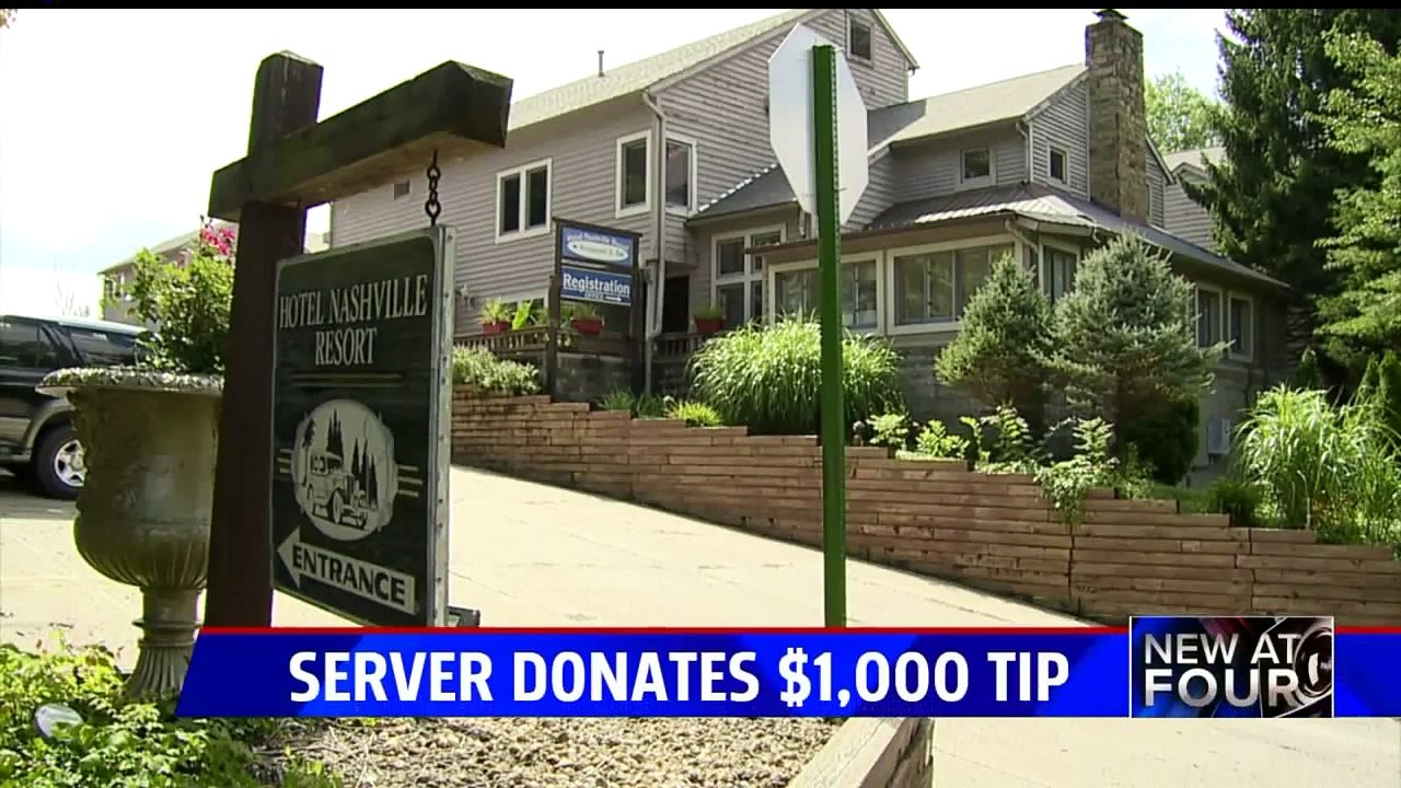 Couple Leaves $1,000 Tip for Single Mother Serv...
