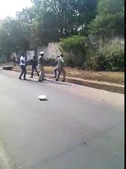 Tải video: Traffic Police Officers Trade Blows with Angry Motorist A video of a police officer and a well known Patriotic Front cadre Munir Zulu has gone viral after the