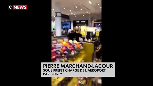 BOOBA et KAARIS se bagarre violemment à l'aéroport