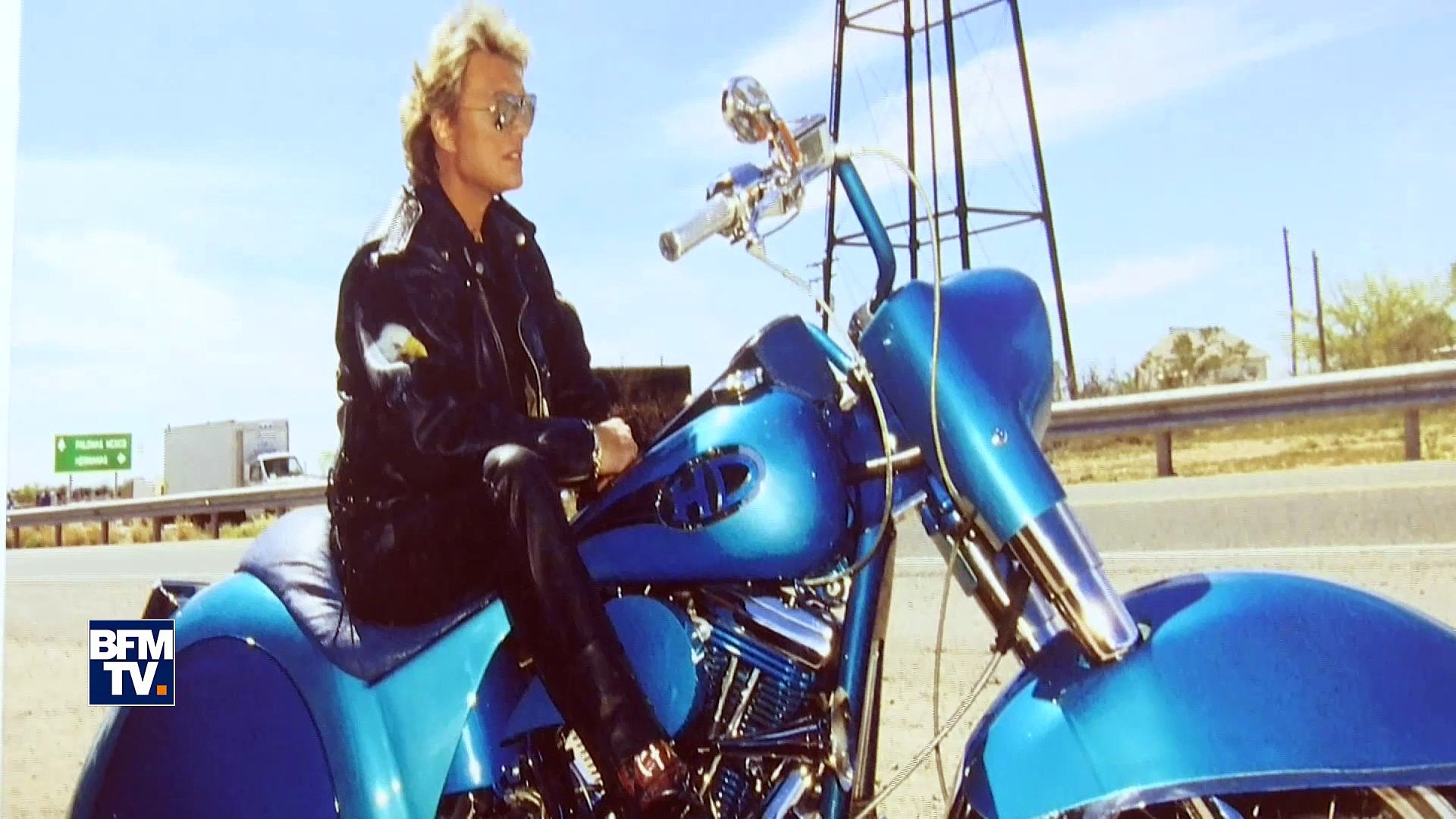 Motos Costumes Photos Visite De L Expo Consacree A Johnny Hallyday A Paris Video Dailymotion