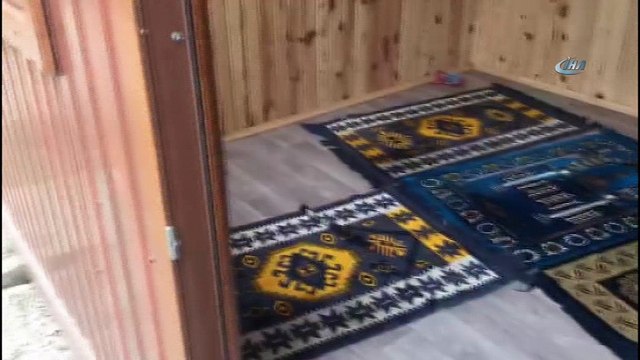 Yaz mevsiminde kuruluyor, kış mevsiminde kaldırılıyor... Seyyar Camii görenleri şaşırtıyor