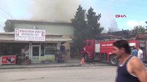 Tokat Çatısı Yanan Berber, Müşterisini Tıraş Etmeye Devam Etti