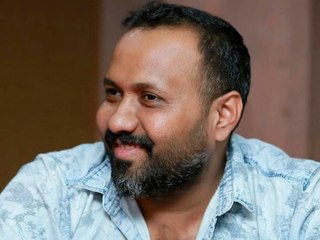 ഒമര്‍ ലുലുവിന്റെ നായിക സണ്ണി ലിയോണ്‍? | filmibeat Malayalam