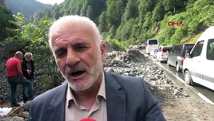 Rize'de sel ve heyelan; tatilciler mahsur kaldı