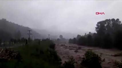 Rize Rize'de Şiddet Sağanak Sele Döndü
