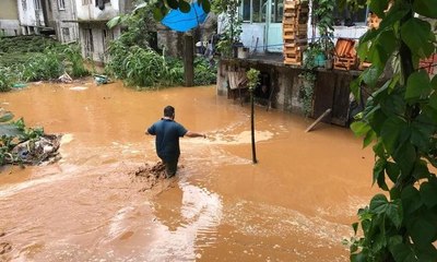 Rize’de sel... Başkan: “Allah’ım yardım et batıyoruz”