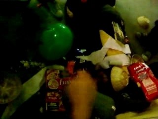 La fille qui ne tenait pas à l'alcool : Le ballon