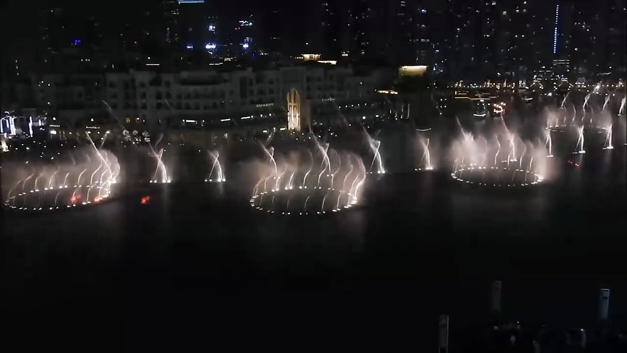 نوافير برج خليفة تتراقص على أنغام صوت الإمارات...