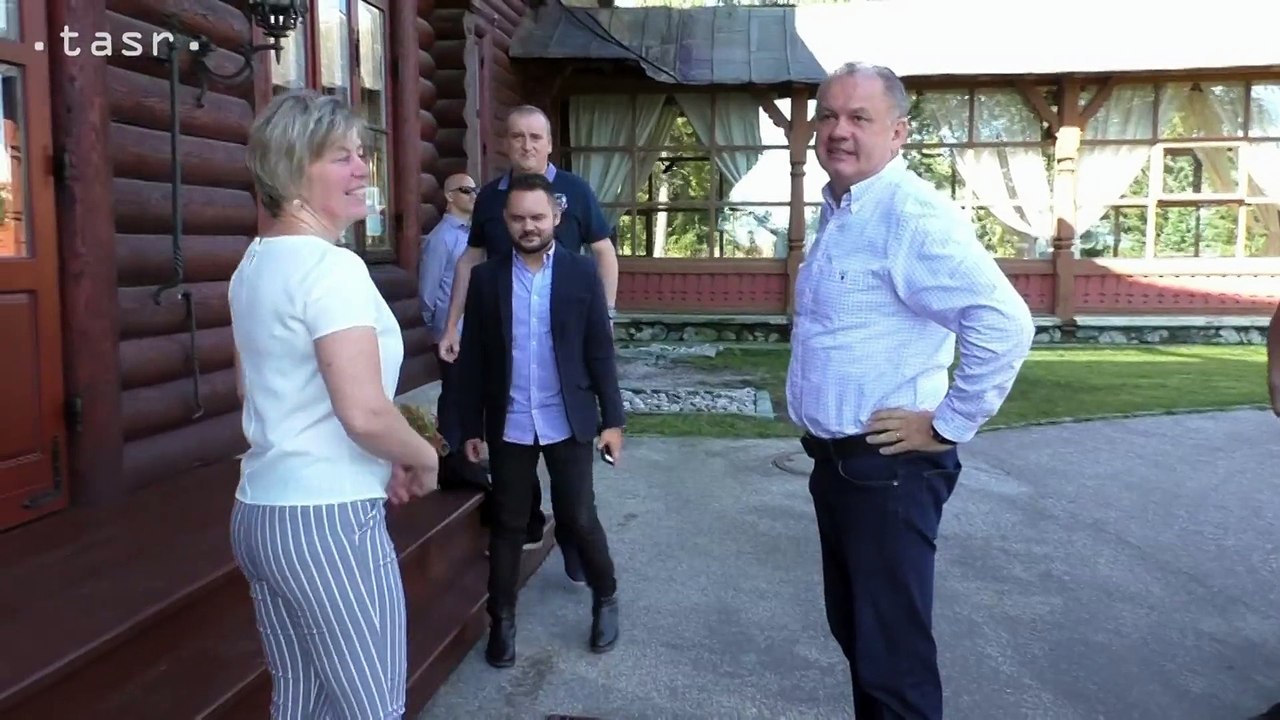 Prezident A. Kiska navštívil tatranské obce postihnuté povodňami