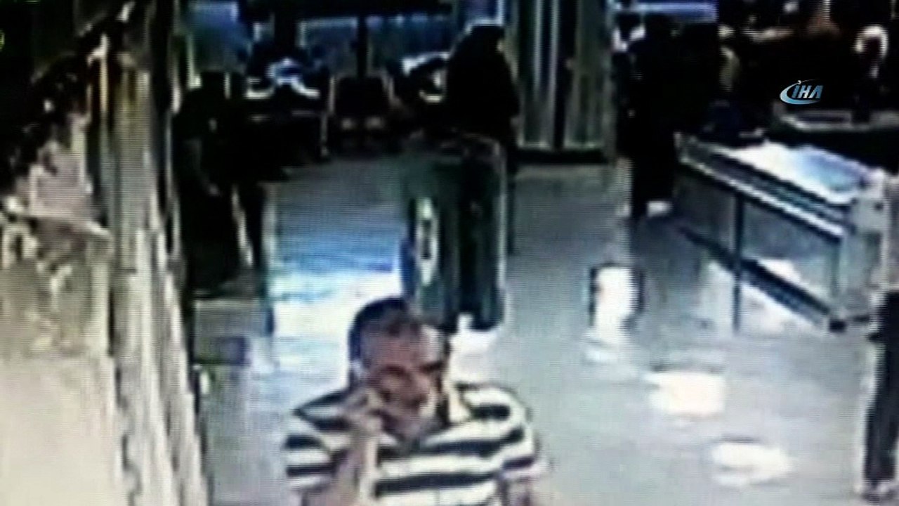 Güvenlik görevlisi kadının darp edilmesi kameralara böyle yansıdı