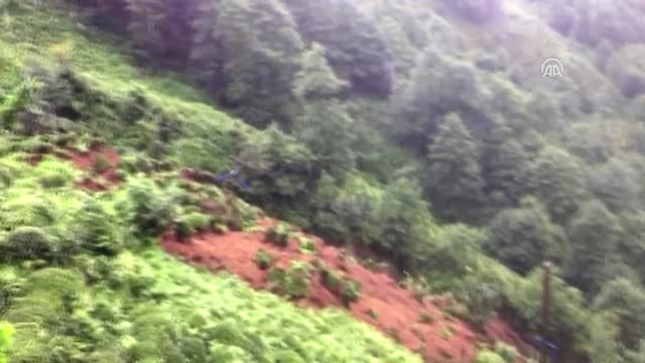 Şiddetli Yağışın Ardından Toprak Kayması Meydana Geldi