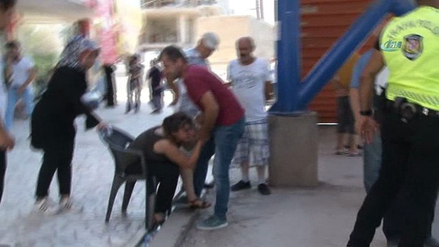 Takla attığı aracının hurdaya döndüğünü gören kadın sürücü gözyaşlarına boğuldu