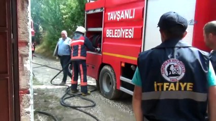 Tavşanlı'da İki Katlı Ahşap Evde Yangın