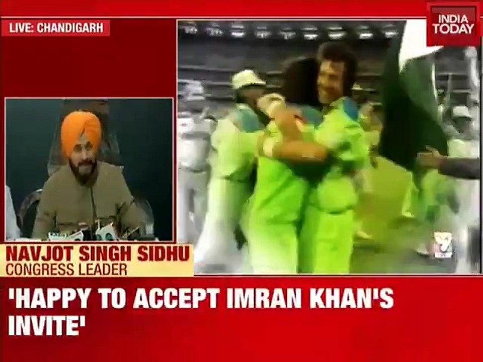 "Treacherous" Sidhu goes all praise for Imran Khan. Calls him "Bigger than a Greek God"