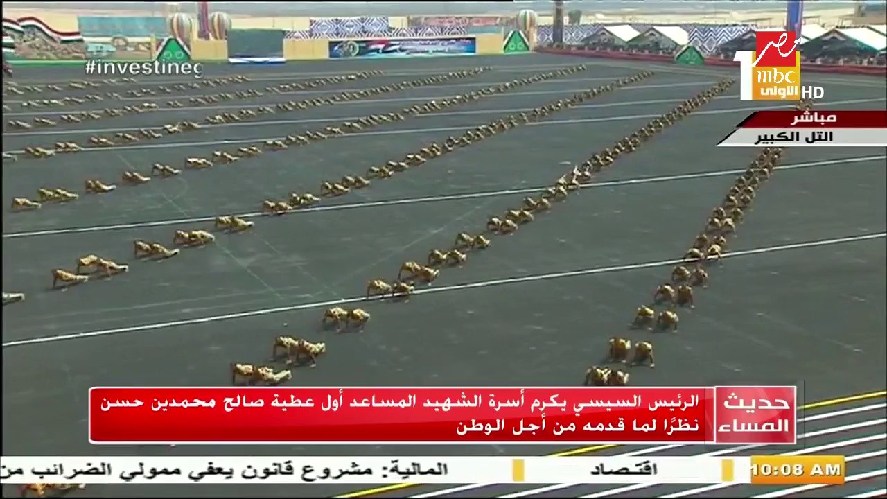 الرئيس السيسي يكرم أسرة الشهيد المساعد اول عطية صالح نظرا لما قدمه للوطن من تضحيات