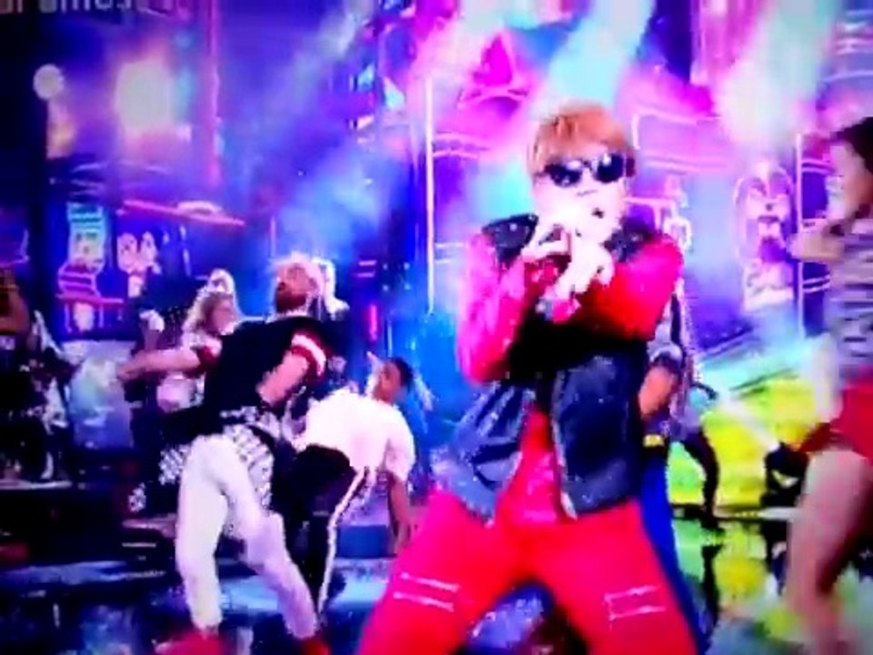 Naiara Azevedo interpreta Justin Bieber no Show dos Famosos