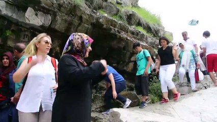 Tortum Şelalesi Yerli Turistle Doldu Taştı