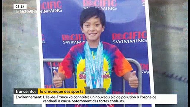 Michael Phelps félicite un nageur de 10 ans qui a battu un de ses records de la catégorie d'âge