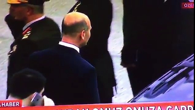 Bakan Albayrak ve Bakan Soylu, birbirlerine Omuz Attı