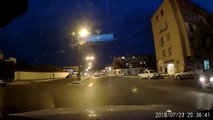 Несколько дней назад один из водителей столицы заснял на видеорегистратор интересные кадры в поселке Бина Хазарского района.Как сообщает 1news.az, пользовател
