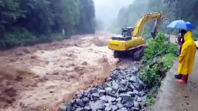 Rize'deki şiddetli yağış
