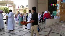 Video Petugas Haji Gendong  Jemaah Indonesia Lanjut Usia