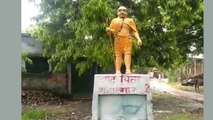 Mahatma Gandhi statue painted saffron in Shahjahanpur | Oneindia News