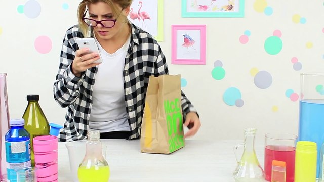 6 NOURRITURES GÉANTE XXL vs NOURRITURE MINIATURE EXPÉRIENCES ET TOURS AVEC DE LA NOURRITURE [Troom Troom FR]