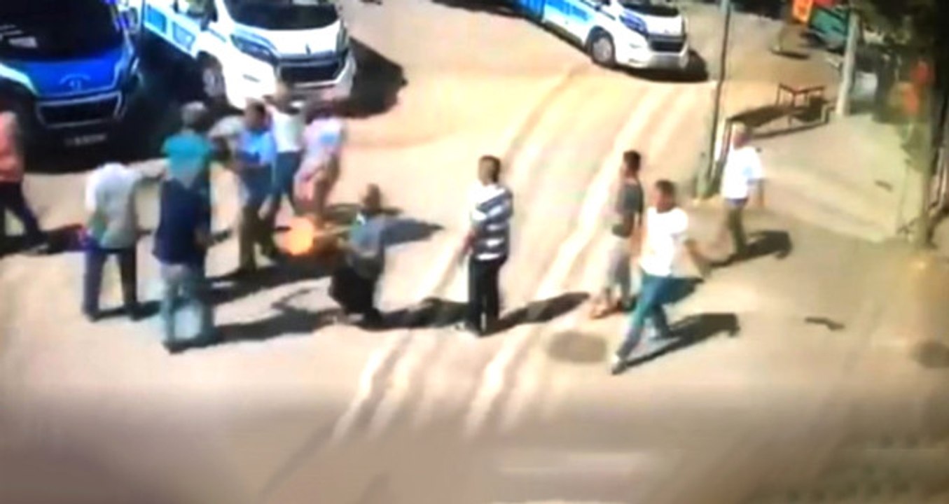 Bursa'da Minibüs Durağı'nı Basan 3 Kişi, Şoförlerle Kavgaya Tutuşunca Ortalık Savaş Alanına Döndü