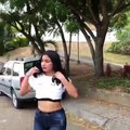 “Cuando te arreglas frente a un auto” jajaja Etiqueta a ese amigo o amiga que le haya pasado jaja Sigan a Mayita Comparte.