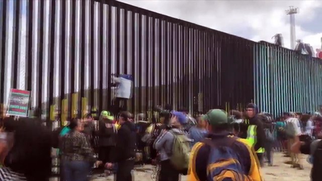 Los padres inmigrantes detenidos en Texas, en huelga de hambre