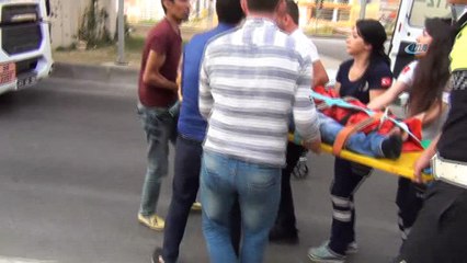 Direğe çarpan otomobil alev aldı: 4 kişi yaralandı