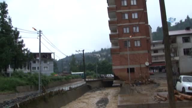 Rize'de 5 Ev Tedbir Amaçlı Boşaltıldı...selin Ardından Yaralar Sarılmaya Başladı