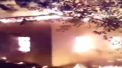 Tarihi Cami Alev Alev Böyle Yandı