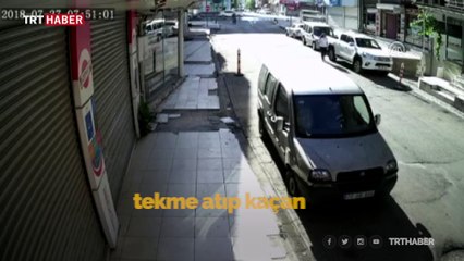 Yolda yürüyen kadına tekme atan zanlı yakalandı