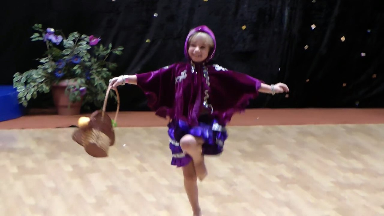 Small girl dance video