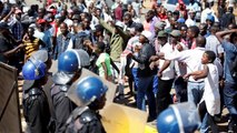 Zimbabwe police fire tear gas to disperse opposition supporters [No Comment]