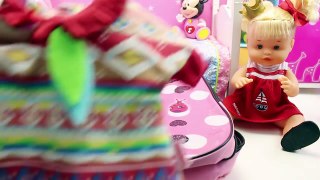 La Bebé NENUCO Princesa CUCA Prepara la mochila de Ladybug para ir de Pijamada