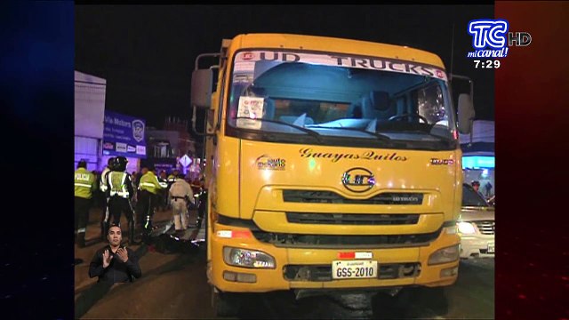 Vendedor de caramelos atropellado por una volqueta en Quito